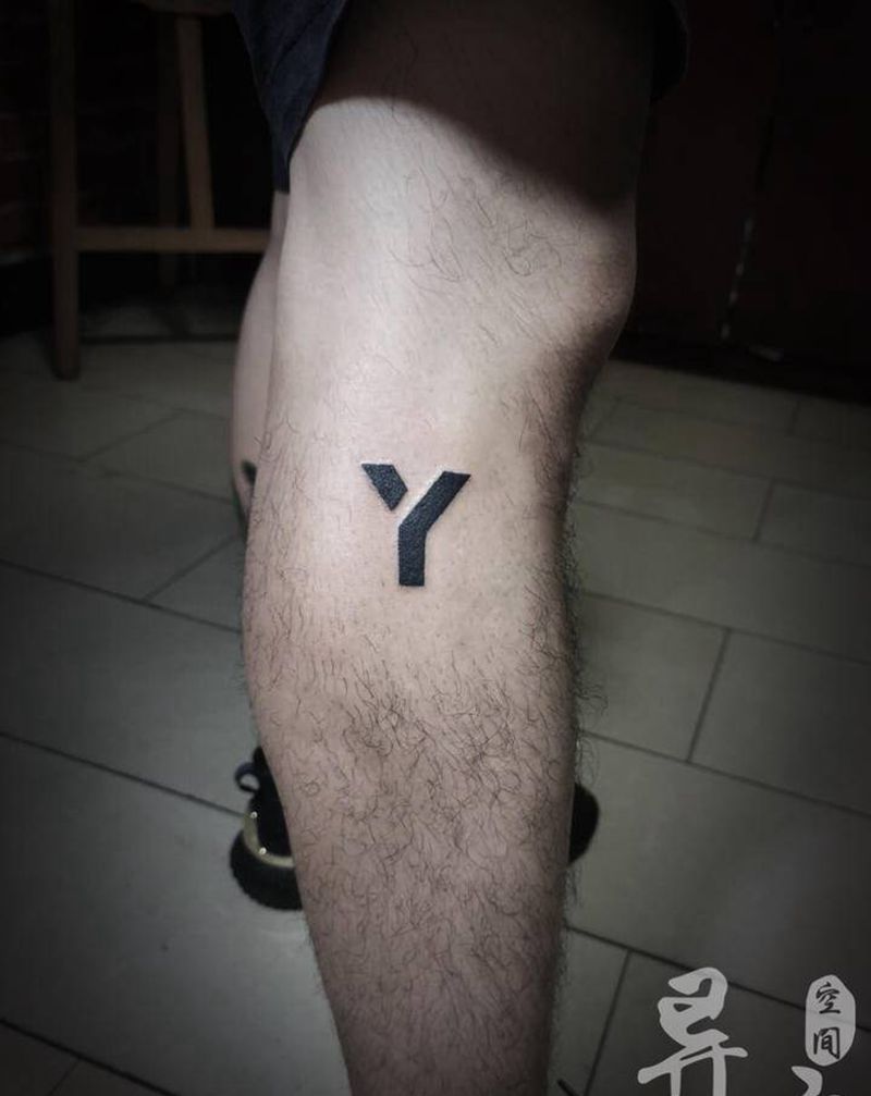 字母纹身图片_腿部手臂图腾几何纹身图案