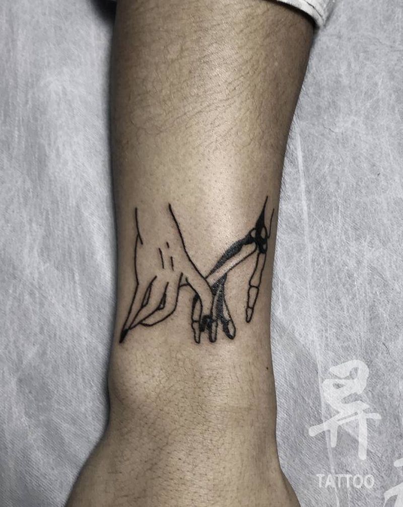 手牵手纹身图片_手臂手部图腾几何牵手纹身图案
