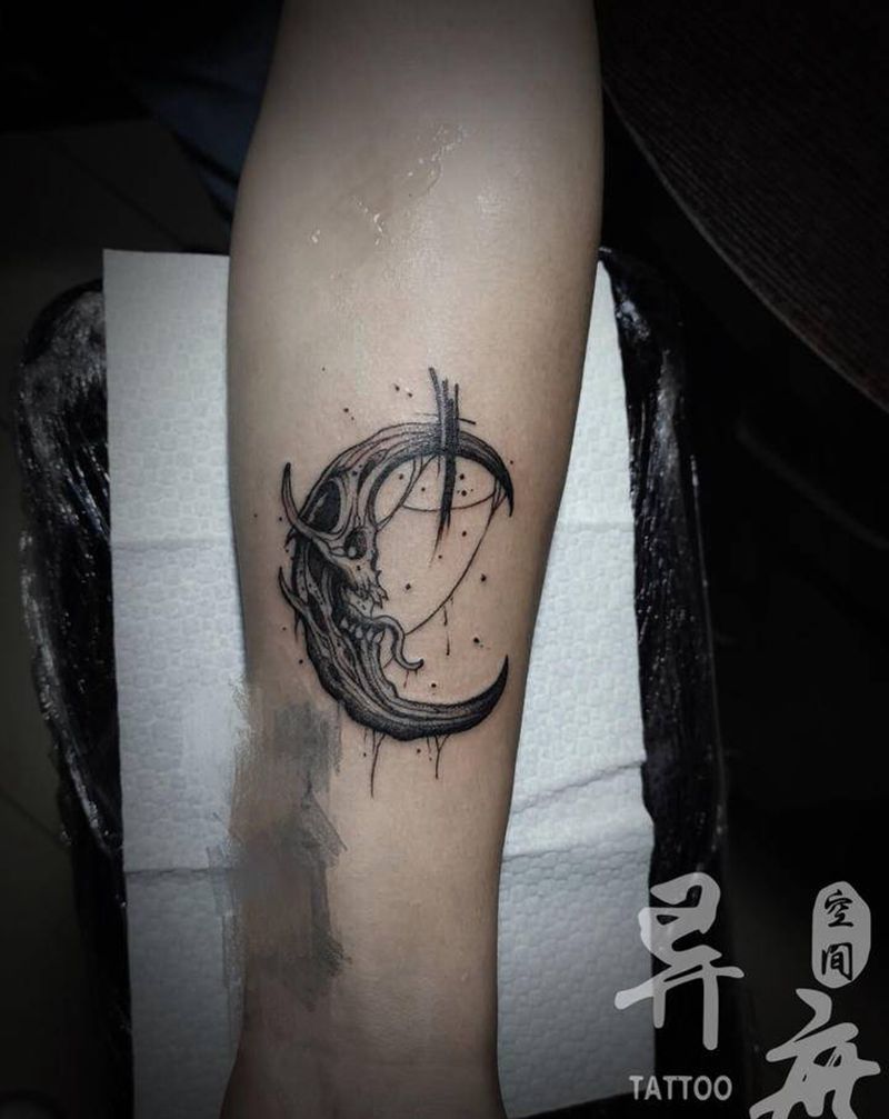 暗黑月亮纹身图片_手臂腿部水墨月亮暗黑纹身图案