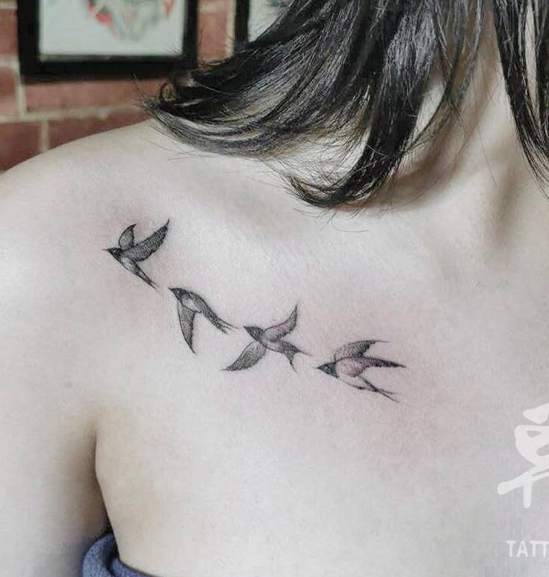燕子纹身图片_胸部肩部点刺小鸟纹身图案