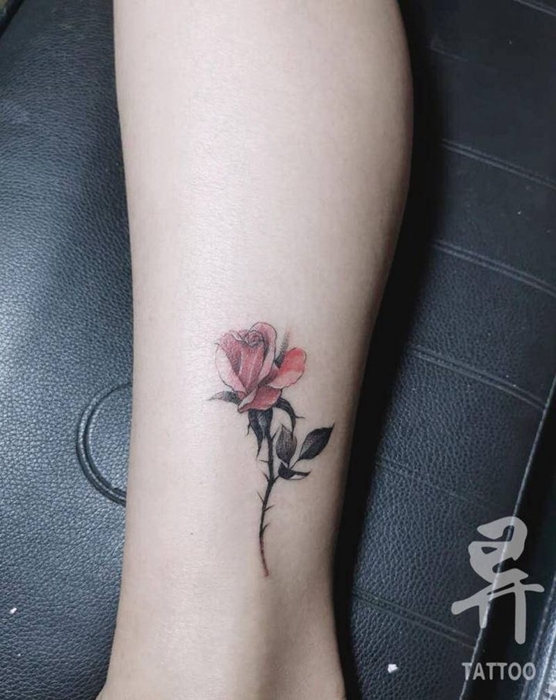 玫瑰纹身图片_脚部腿部水彩水墨纹身图案