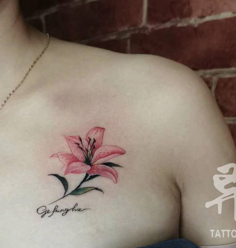 百合纹身图片_胸部背部水彩植物纹身图案