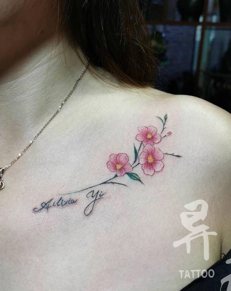 花纹身图片_肩部颈部水彩纹身图案