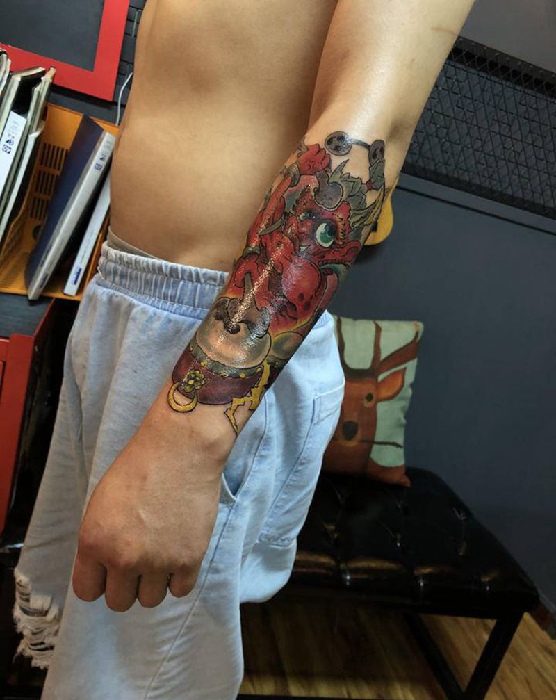 卡通小雷神纹身图片_手部新传统纹身图案