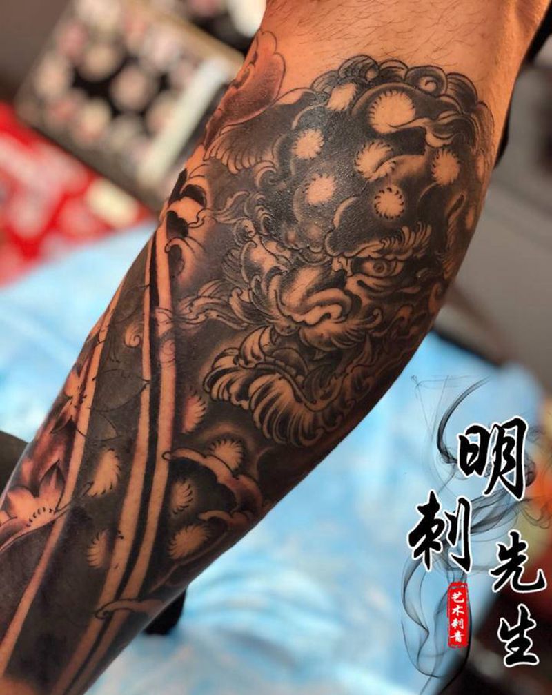 唐狮纹身图片_腿部新传统纹身图案