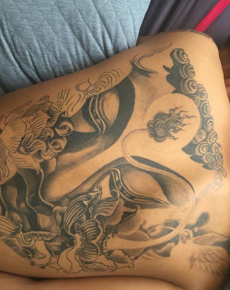 未完工恢复中的纹身图片_背部纹身图案