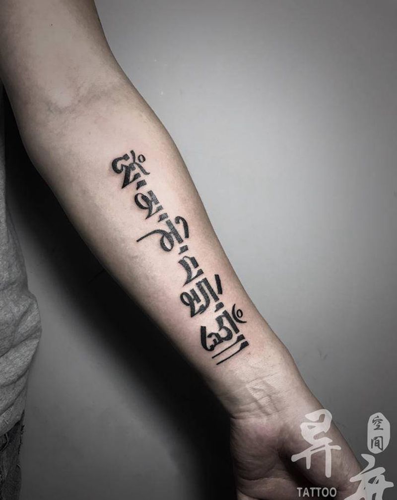 藏文纹身图片_花体字水墨纹身图案