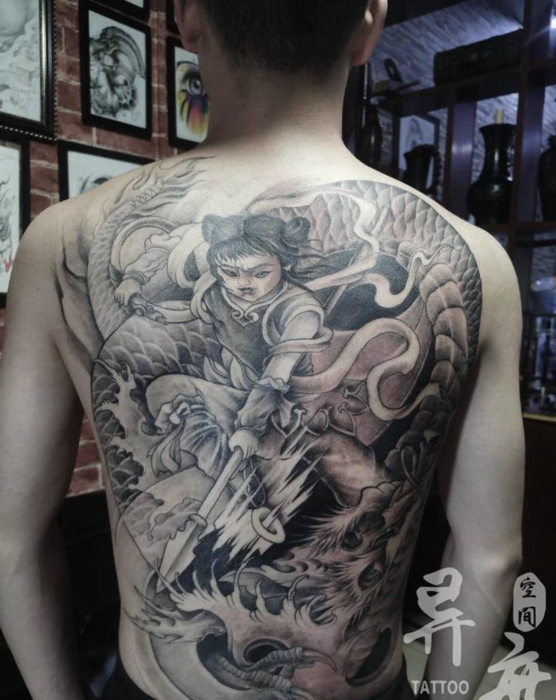 哪吒纹身图片_背部新传统纹身图案