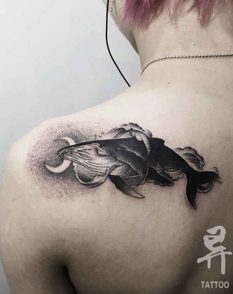 鲸鱼纹身图片_肩部背部点刺纹身图案
