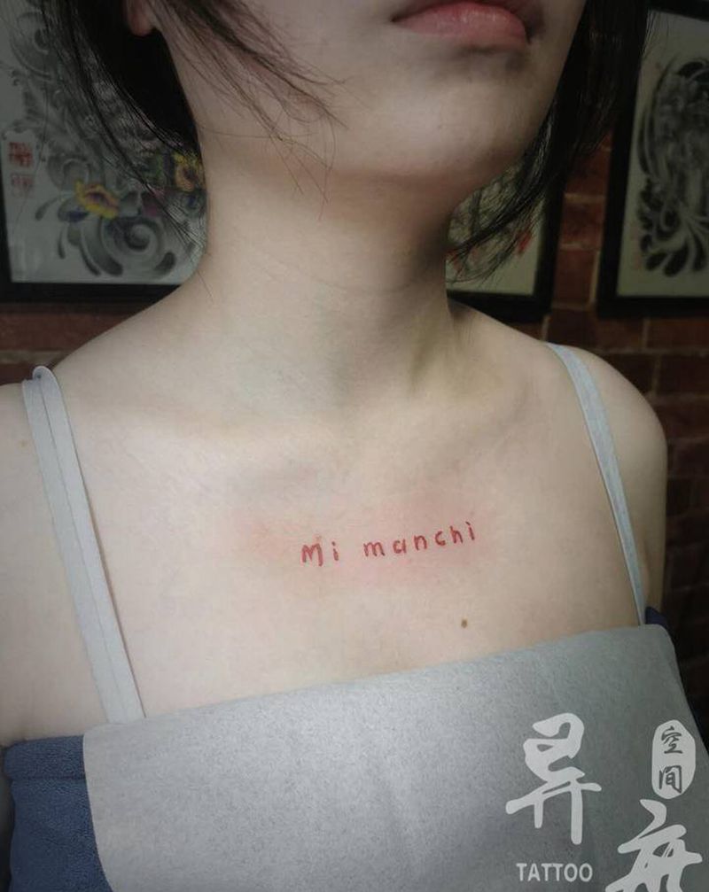 字母纹身图片_胸部花体字纹身图案