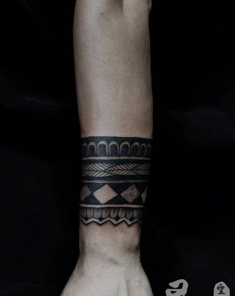 图腾几何臂环纹身图片_手臂几何图腾臂环纹身图案