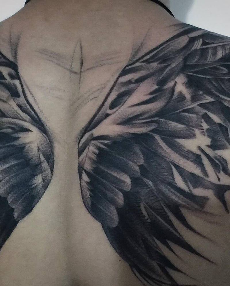 翅膀纹身图片_背部纹身图案