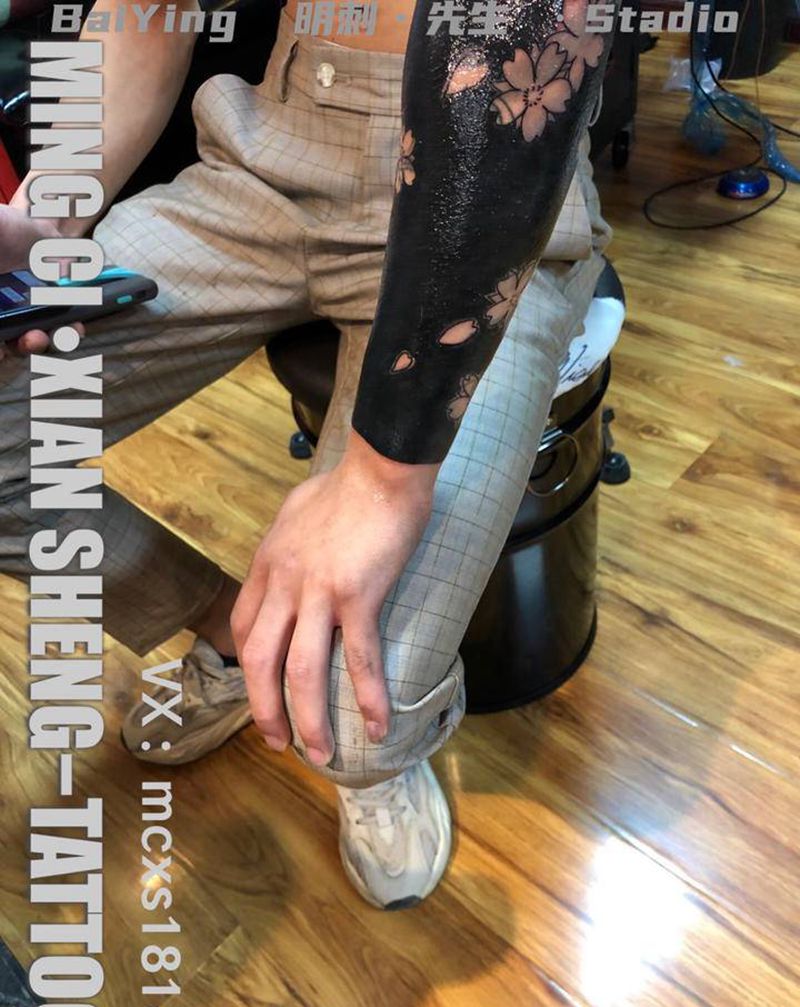 黑臂纹身图片_手臂纹身图案