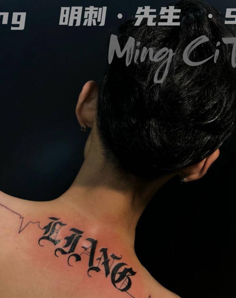 设计字体纹身图片_背部纹身图案