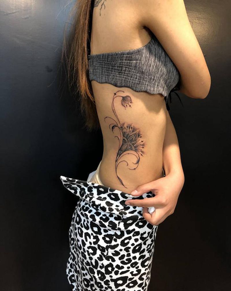 点刺针痕纹身图片_腰部点刺几何纹身图案