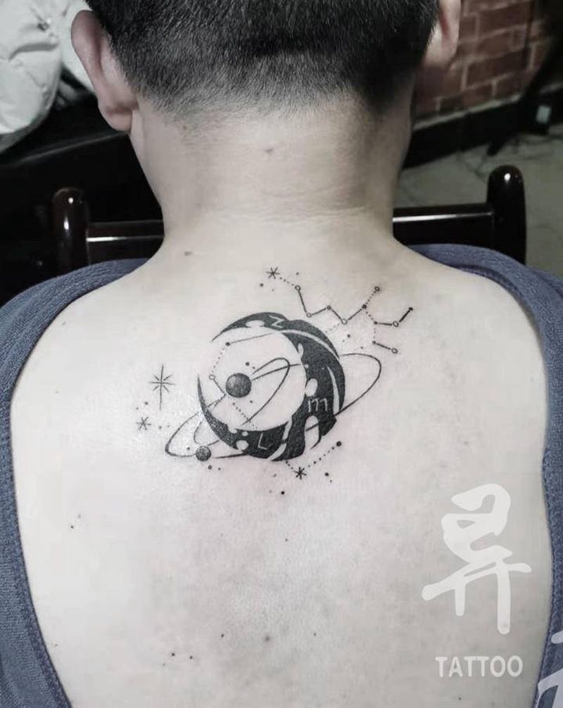 月亮纹身图片_背部图腾几何月亮星球纹身图案