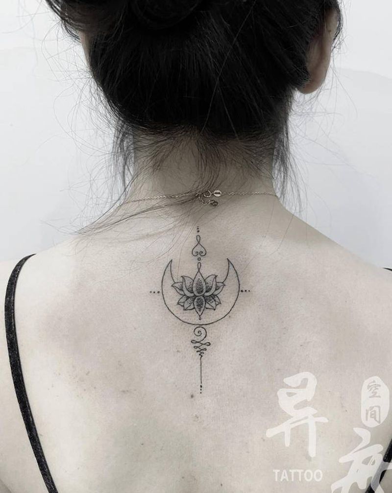 几何纹身图片_背部几何点刺莲花几何纹身图案