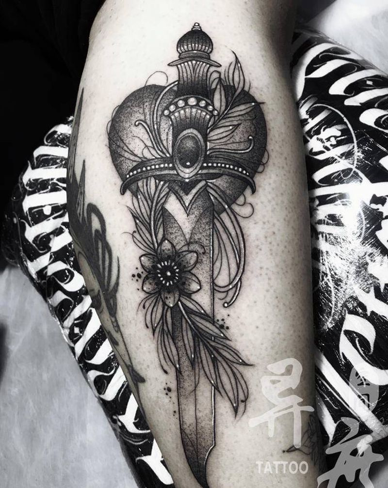 点刺匕首纹身图片_腿部手臂点刺匕首素花点刺纹身图案