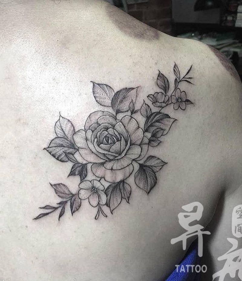 素花纹身图片_肩部背部点刺素花纹身图案