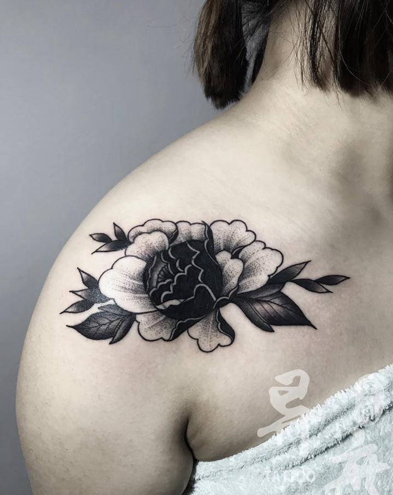 遮盖纹身图片_肩部老传统牡丹纹身图案