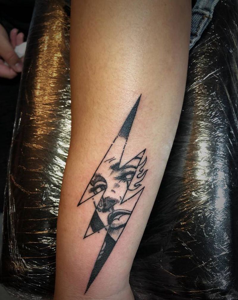 小图纹身图片_手臂点刺几何纹身图案