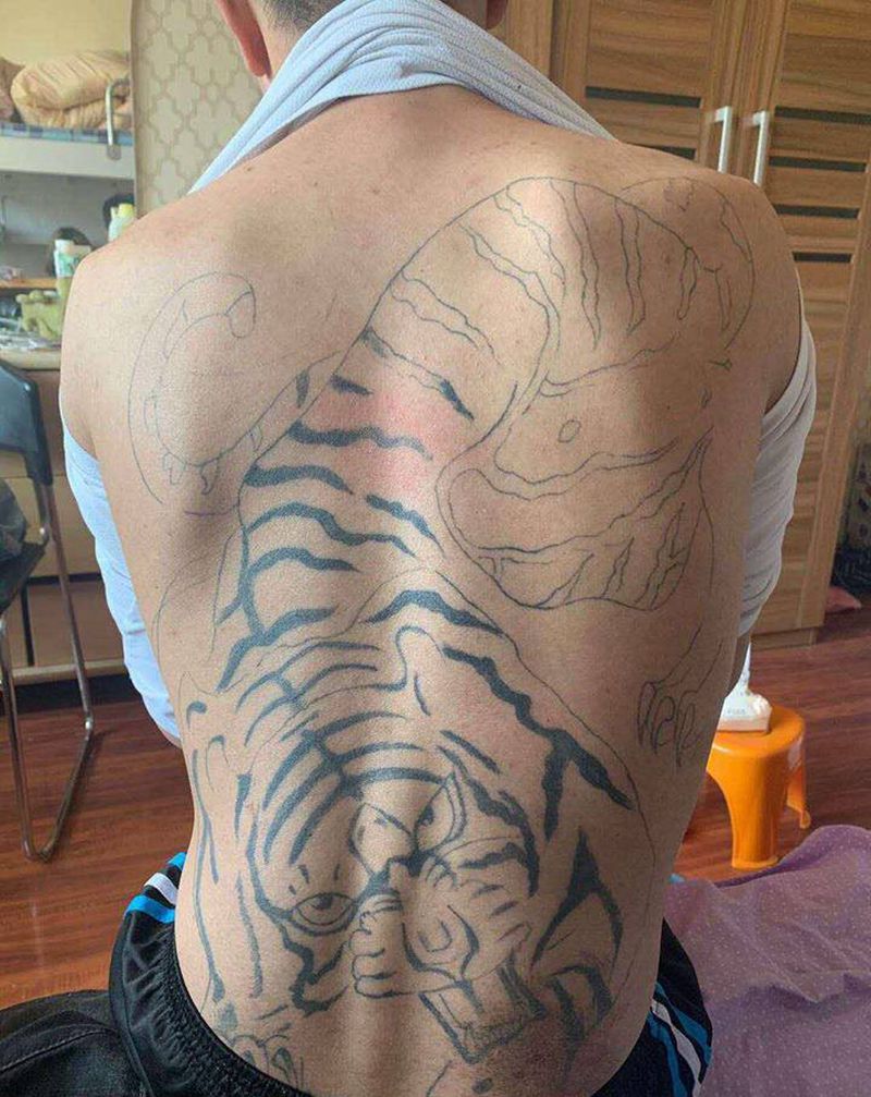 修改遮盖纹身图片_背部纹身图案