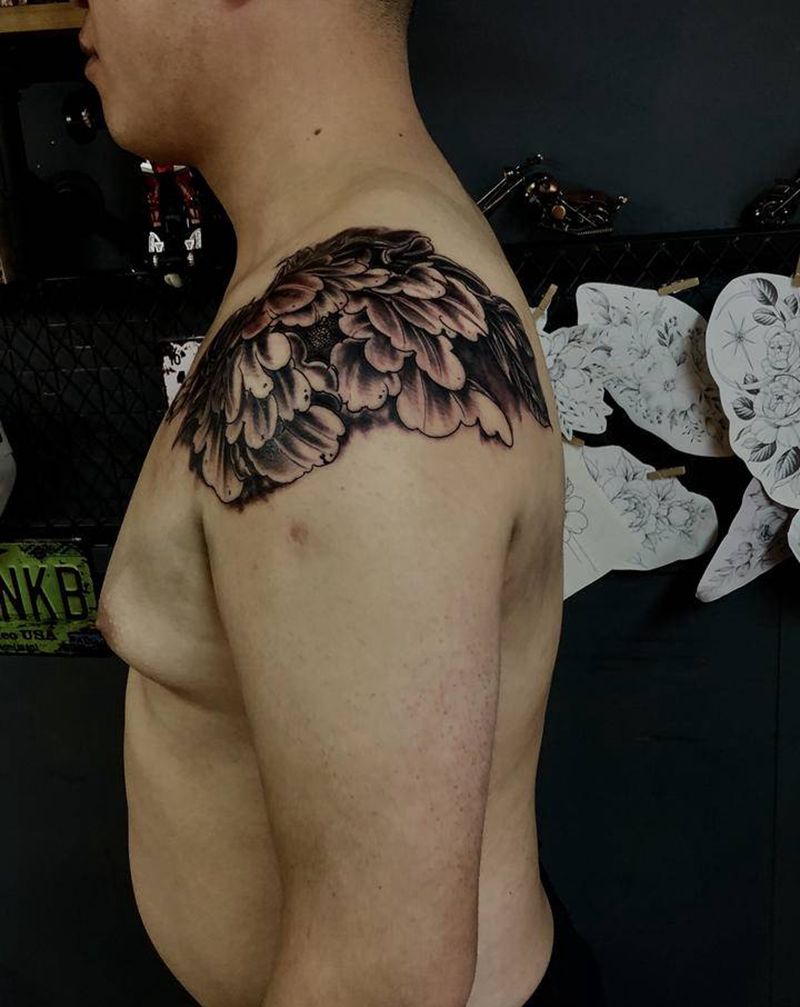 黑灰 牡丹纹身图片_肩部新传统纹身图案