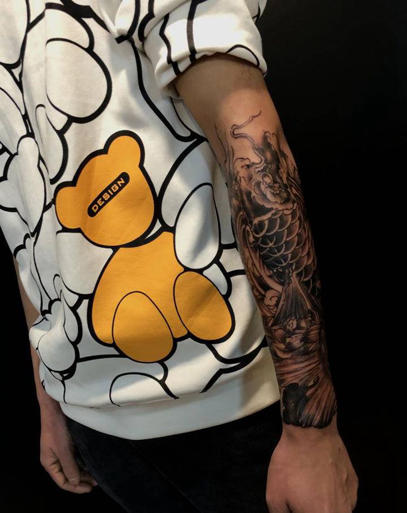 鲤鱼纹身图片_手臂新传统纹身图案