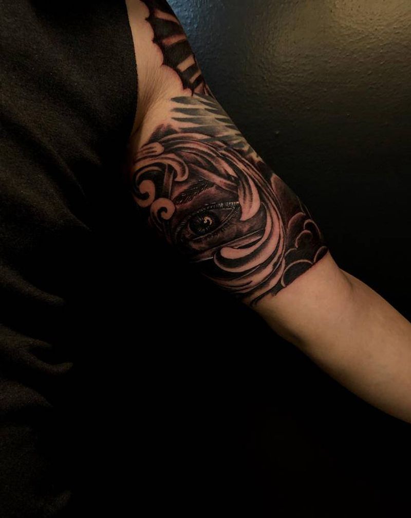 上帝之眼纹身图片_手臂欧美写实纹身图案