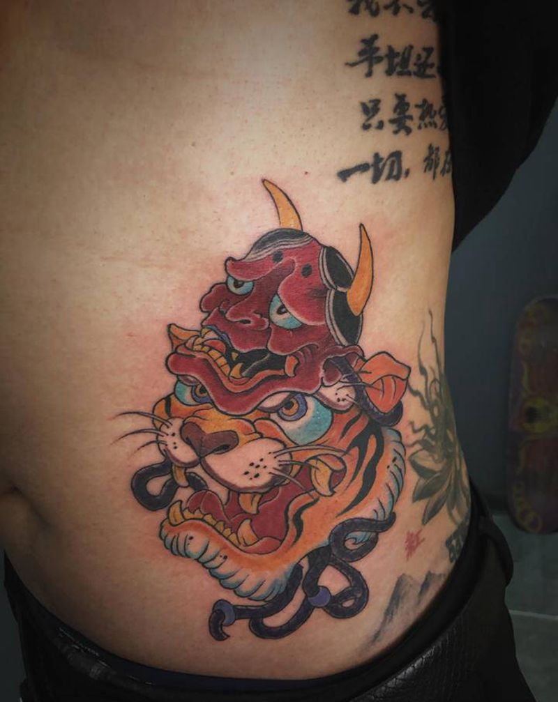 日式小图虎头纹身图片_腹部老传统纹身图案