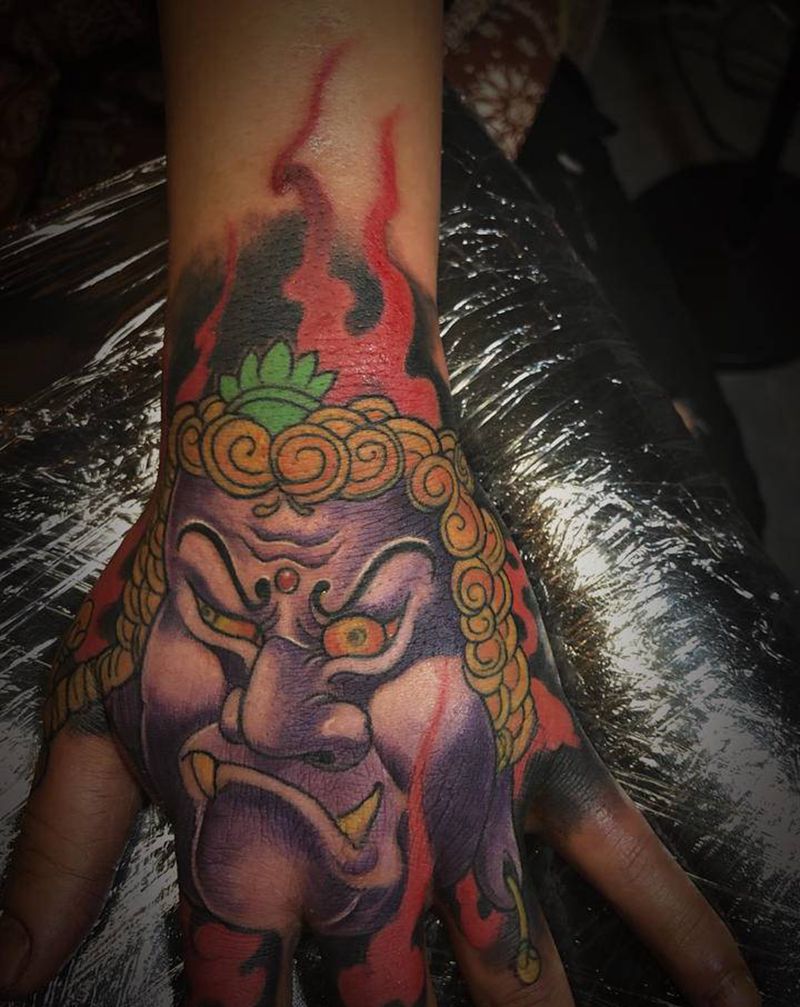 不动尊菩萨纹身图片_手部新传统纹身图案