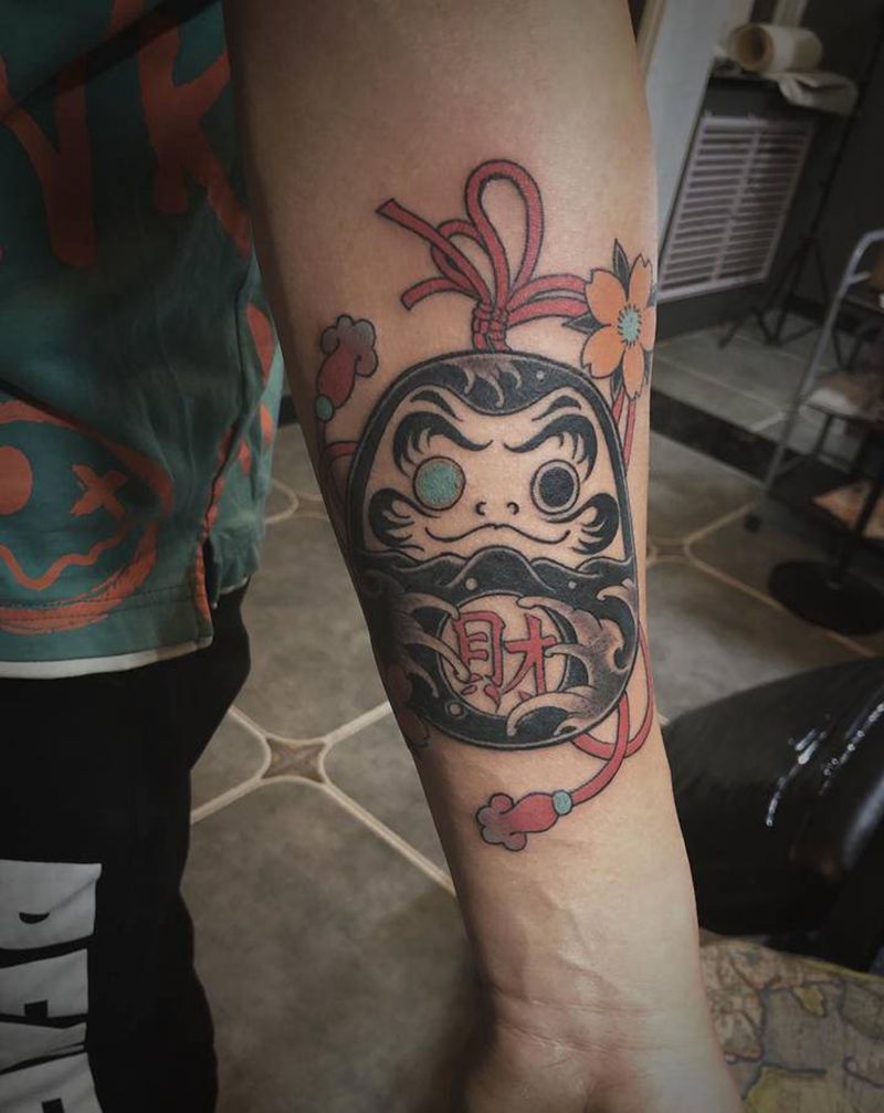 达摩蛋纹身图片_手臂老传统纹身图案