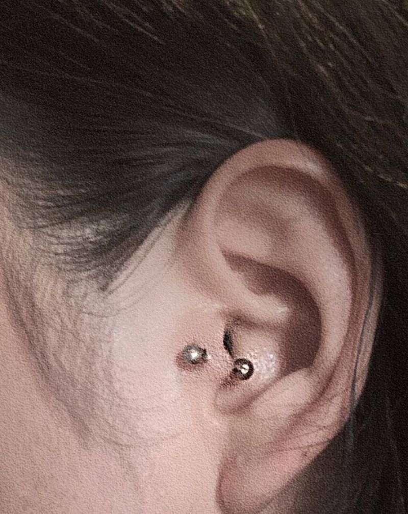 穿孔纹身图片_颈部点刺纹身图案