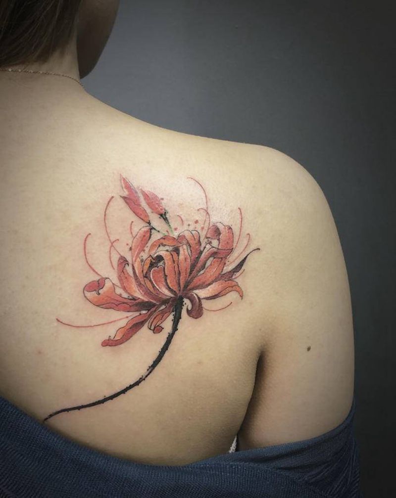 彼岸花纹身图片_背部水彩纹身图案