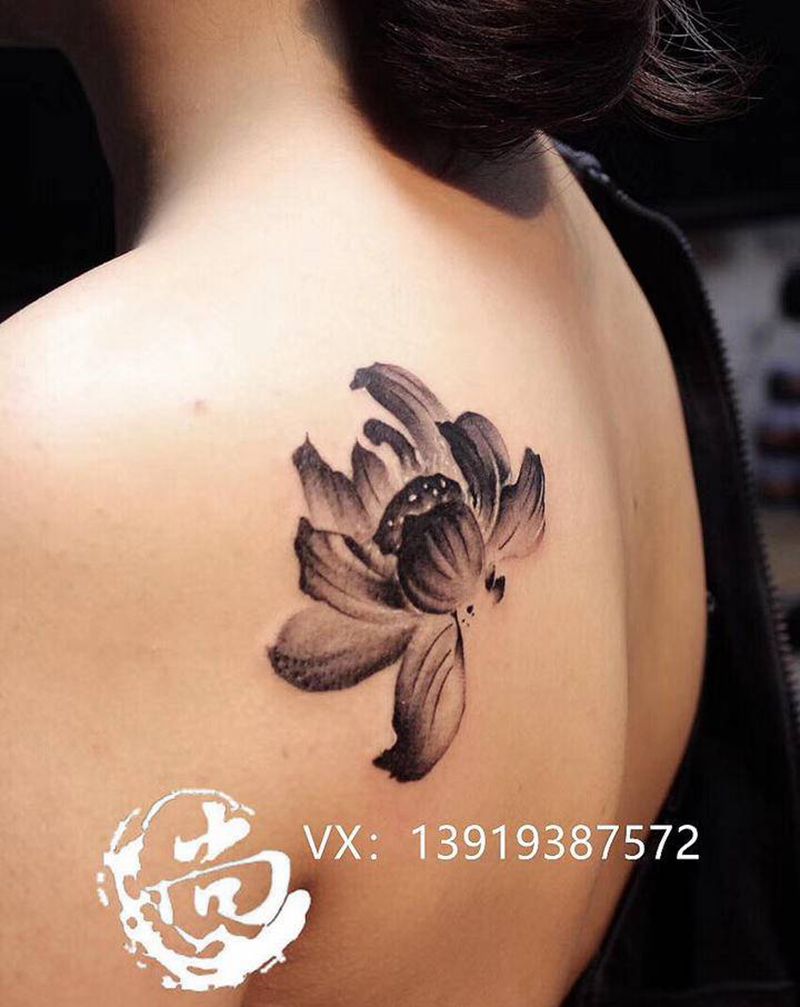 莲花遮盖纹身图片_新传统纹身图案
