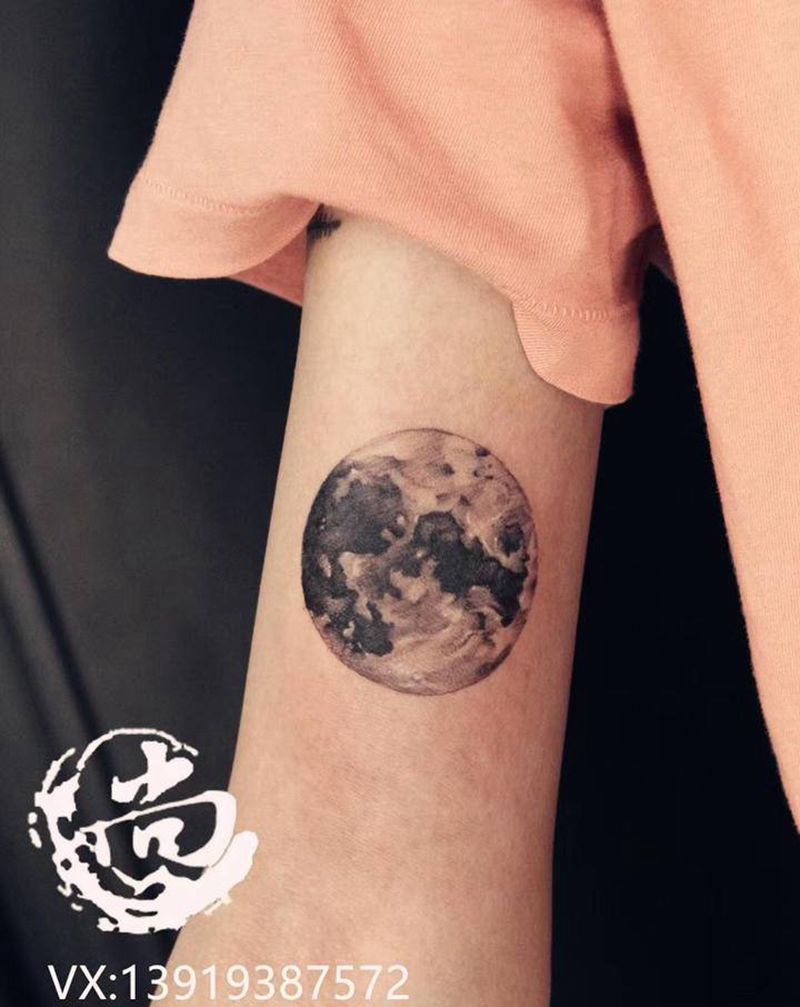 月亮纹身图片_欧美写实纹身图案