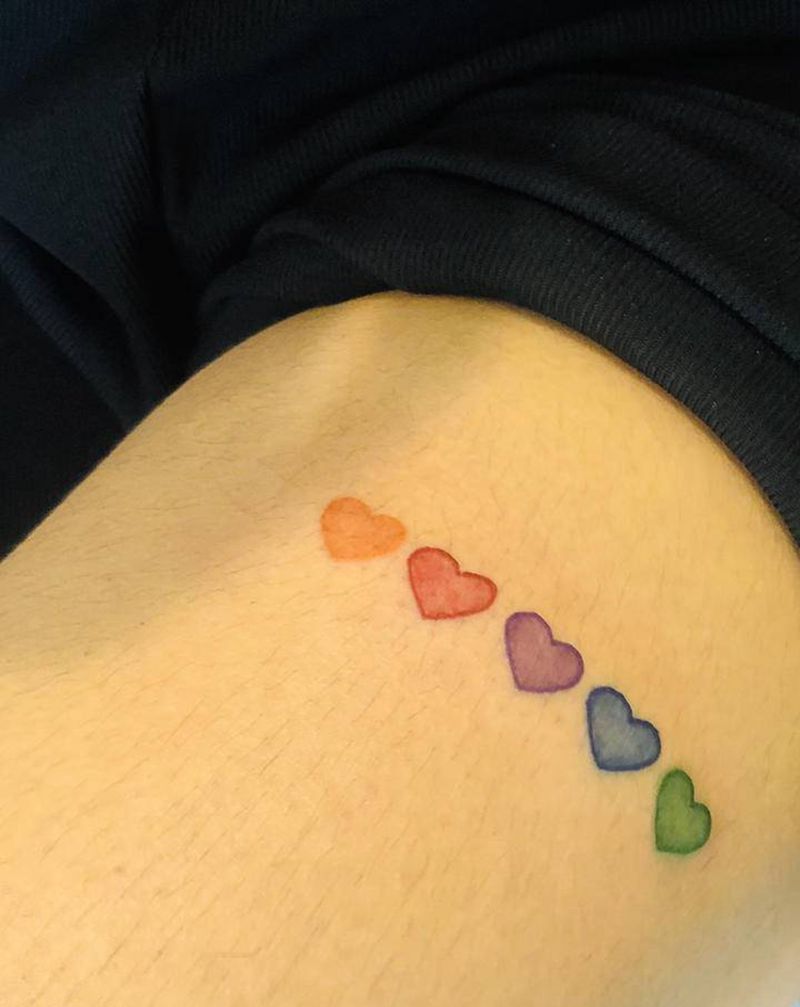 桃心纹身图片_腿部水彩几何纹身图案