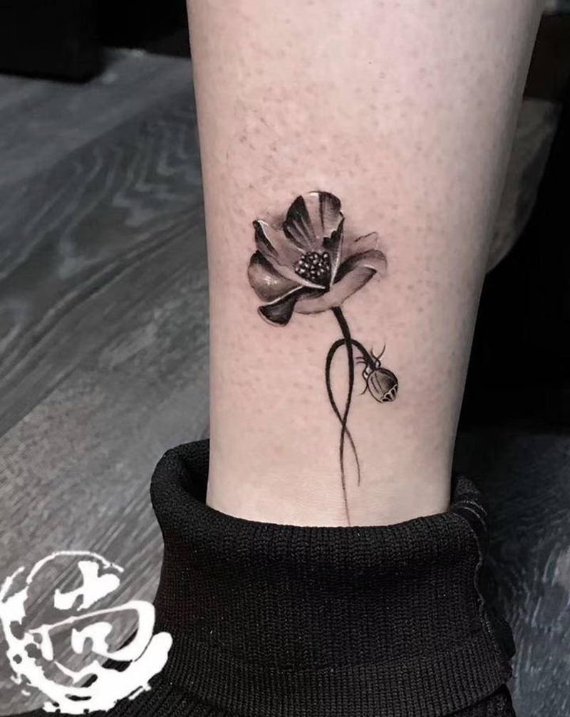 罂粟纹身图片_腿部水墨纹身图案