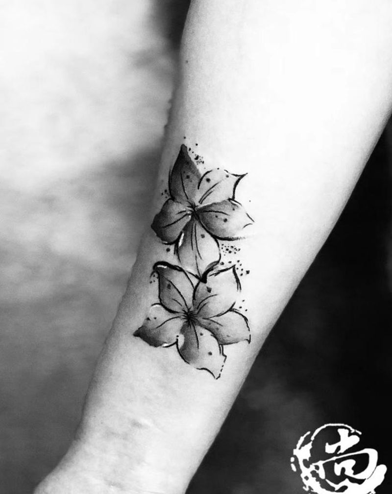 花纹身图片_手臂水彩纹身图案