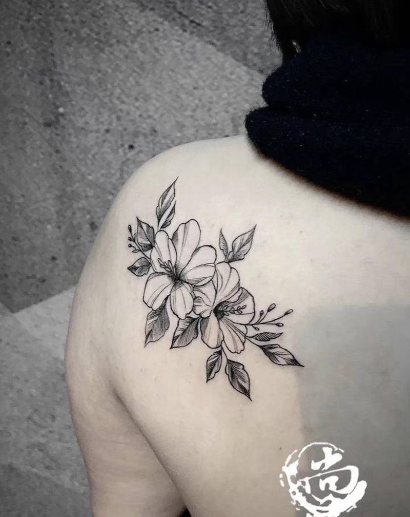 素花纹身图片_背部几何纹身图案