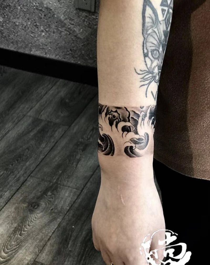 原创传统臂环遮盖纹身图片_手臂新传统纹身图案