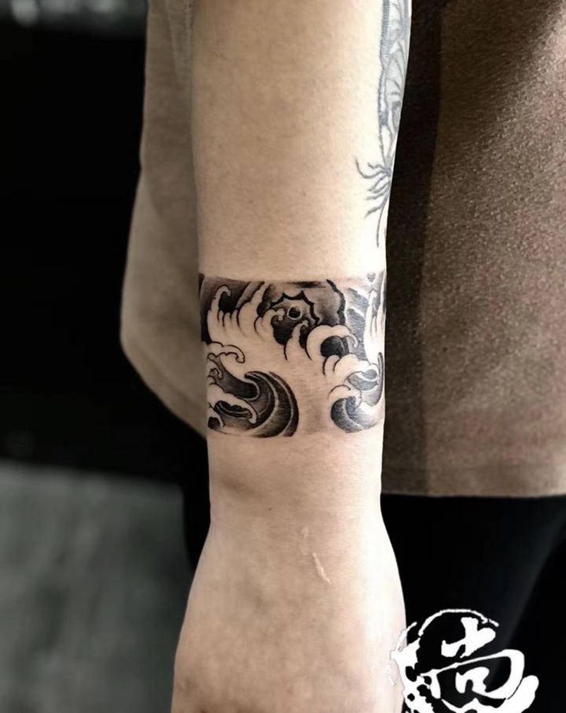 原创传统臂环遮盖纹身图片_手臂新传统纹身图案