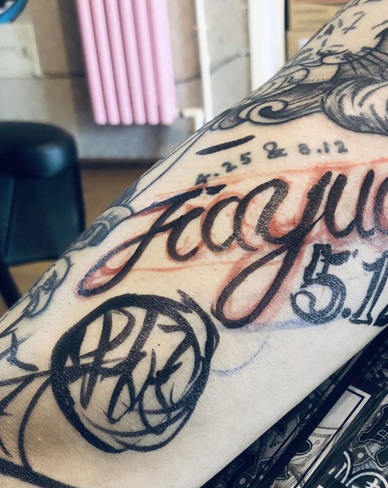 兔子纹身图片_手臂New School点刺纹身图案