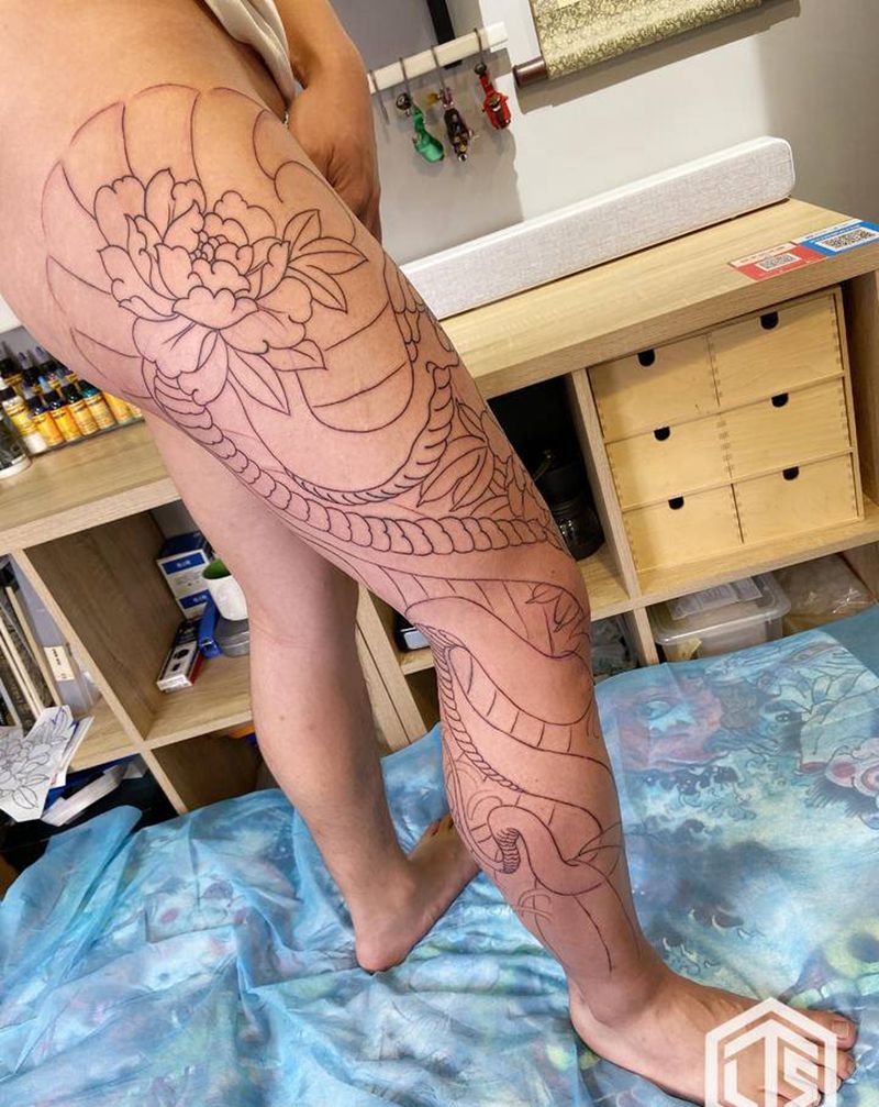 传统蛇包腿纹身图片_腿部老传统纹身图案