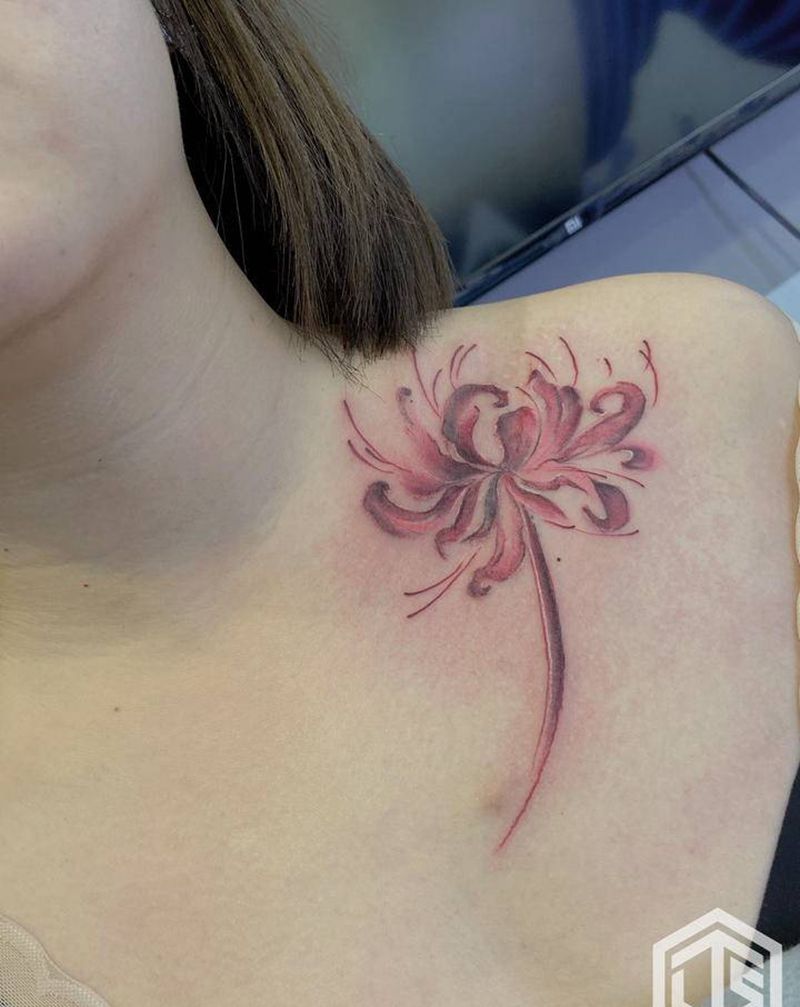 彼岸花纹身图片_胸部肩部水墨纹身图案