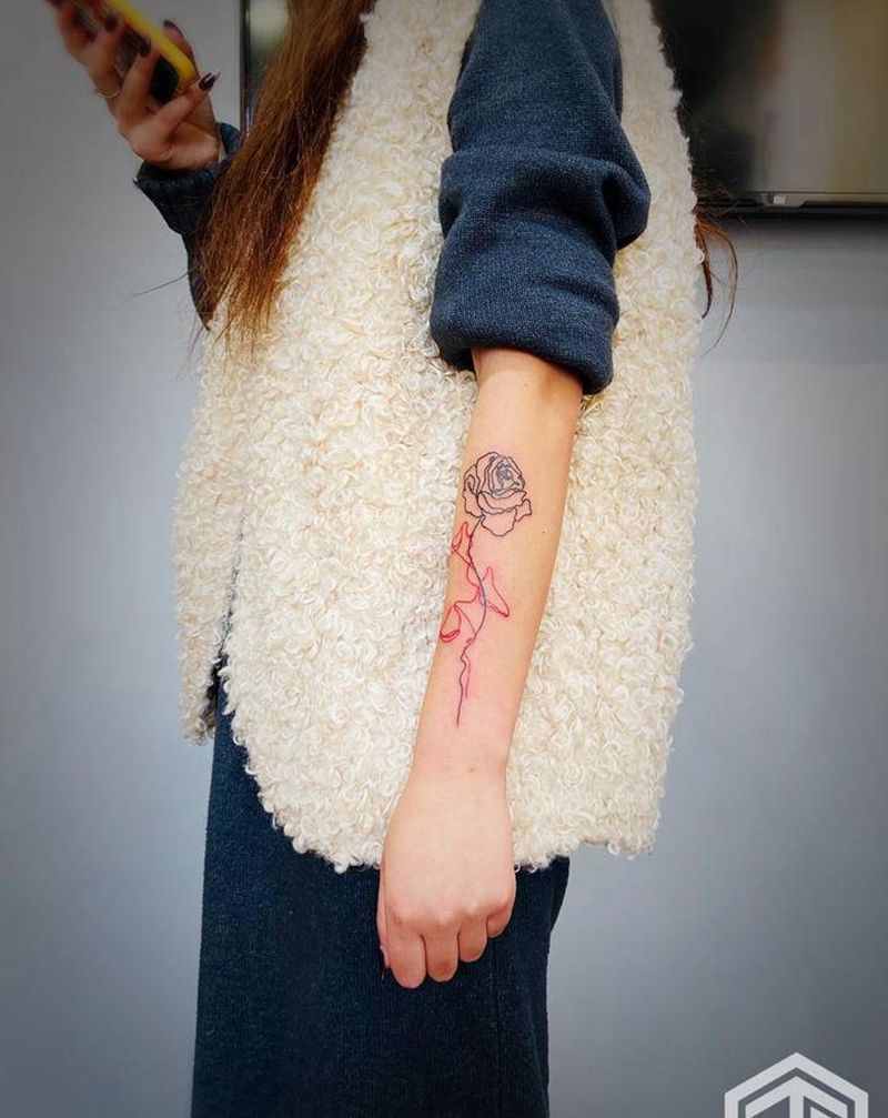 玫瑰线纹身图片_手臂几何纹身图案