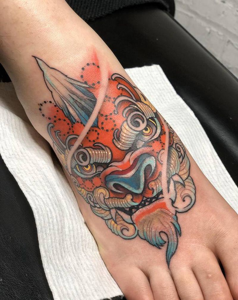 水彩唐狮子脚背纹身图片_脚部水彩新传统唐狮子脚背水彩纹身图案