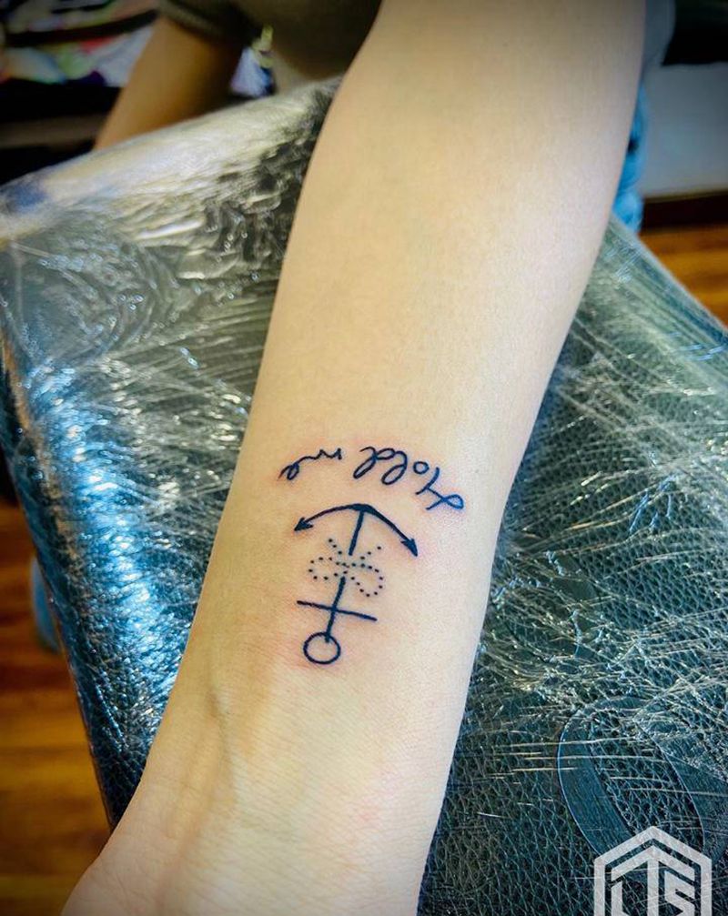 拥抱我纹身图片_手臂几何小清晰纹身图案