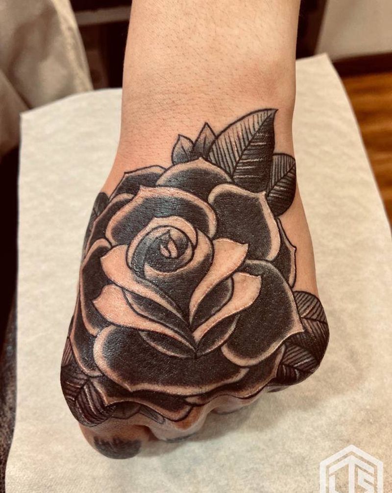 手背玫瑰修改遮盖纹身图片_手部Old School纹身图案