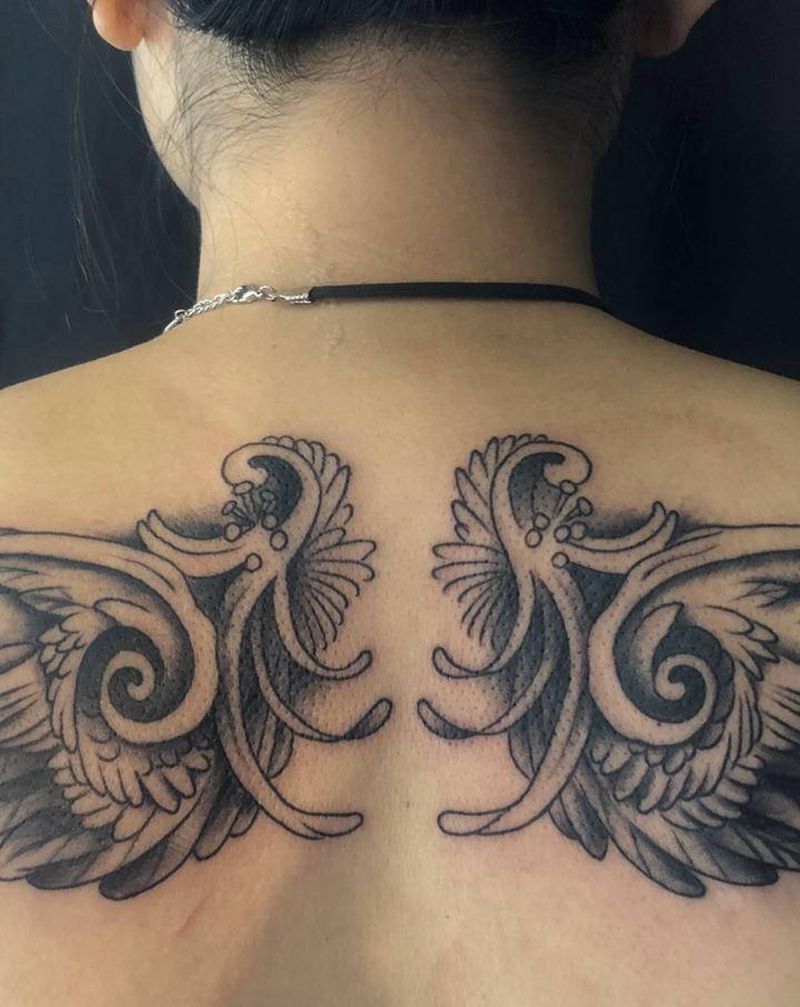 翅膀纹身图片_背部纹身图案